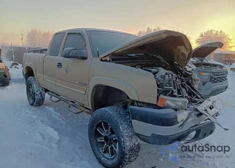 2005 Chevrolet Silverado K2500 Heavy Duty из США, поврежденный, VIN 1GCHK29U55E165390